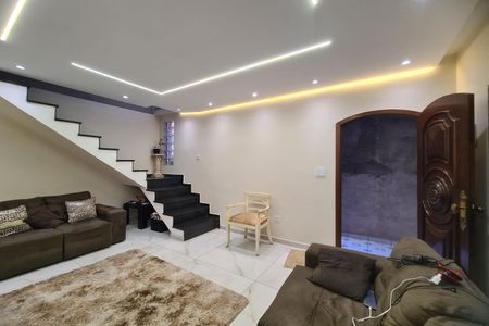 Casa para alugar com 115m², 2 quartos e 2 vagas Casa para alugar com 115m², 2 quartos e 2 vagasSala