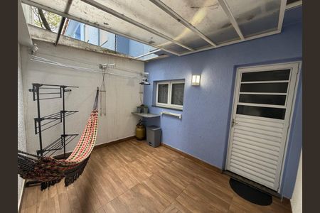 Casa de condomínio à venda com 215m², 3 quartos e 2 vagas Casa de condomínio à venda com 215m², 3 quartos e 2 vagasÁrea externa