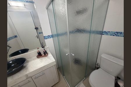 Casa de condomínio à venda com 215m², 3 quartos e 2 vagas Casa de condomínio à venda com 215m², 3 quartos e 2 vagasBanheiro social