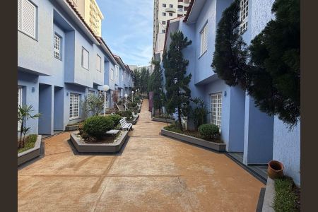 Casa de condomínio à venda com 215m², 3 quartos e 2 vagas Casa de condomínio à venda com 215m², 3 quartos e 2 vagasÁrea externa