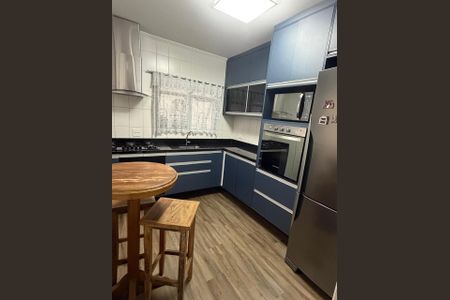 Casa de condomínio à venda com 215m², 3 quartos e 2 vagas Casa de condomínio à venda com 215m², 3 quartos e 2 vagasCozinha