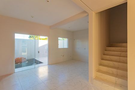 Casa à venda com 114m², 2 quartos e 1 vaga