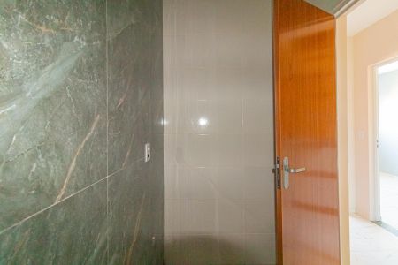 Casa à venda com 114m², 2 quartos e 1 vaga