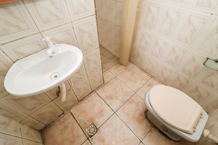 Banheiro de casa para alugar com 1 quarto, 22m² em Jardim Helena, São Paulo