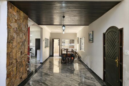 Casa para alugar com 270m², 4 quartos e 4 vagas Casa para alugar com 270m², 4 quartos e 4 vagasSala