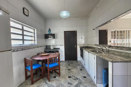 Casa para alugar com 270m², 4 quartos e 4 vagas Casa para alugar com 270m², 4 quartos e 4 vagasCozinha