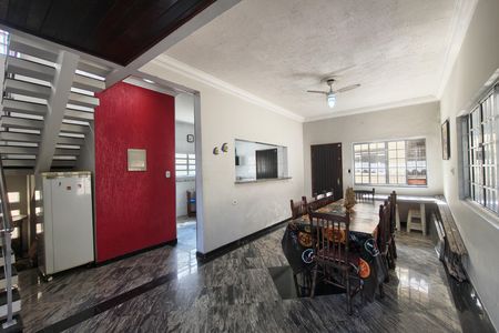 Casa para alugar com 270m², 4 quartos e 4 vagas Casa para alugar com 270m², 4 quartos e 4 vagasSala