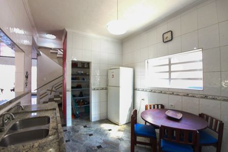 Casa para alugar com 270m², 4 quartos e 4 vagas Casa para alugar com 270m², 4 quartos e 4 vagasCozinha