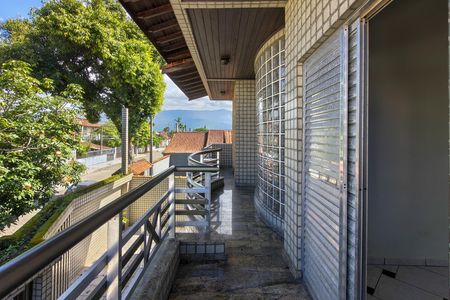 Casa para alugar com 270m², 4 quartos e 4 vagas Casa para alugar com 270m², 4 quartos e 4 vagasSacada