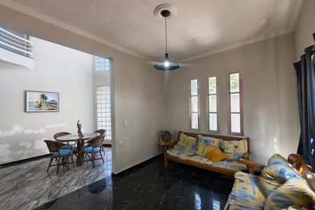 Casa para alugar com 270m², 4 quartos e 4 vagas Casa para alugar com 270m², 4 quartos e 4 vagasSala