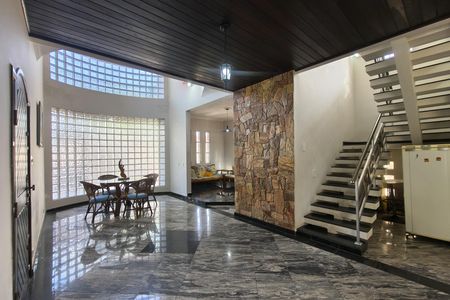 Casa para alugar com 270m², 4 quartos e 4 vagas Casa para alugar com 270m², 4 quartos e 4 vagasSala