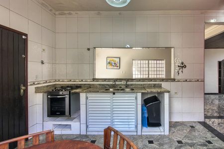 Casa para alugar com 270m², 4 quartos e 4 vagas Casa para alugar com 270m², 4 quartos e 4 vagasCozinha