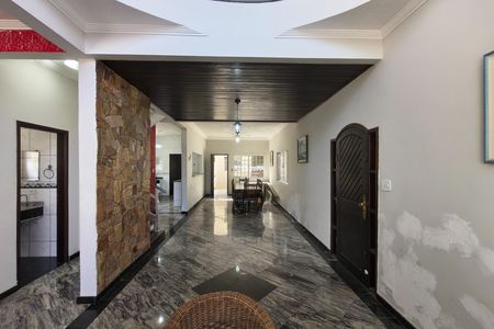 Casa para alugar com 270m², 4 quartos e 4 vagas Casa para alugar com 270m², 4 quartos e 4 vagasSala