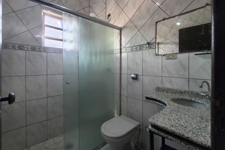 Casa para alugar com 270m², 4 quartos e 4 vagas Casa para alugar com 270m², 4 quartos e 4 vagasBanheiro da Suíte 1