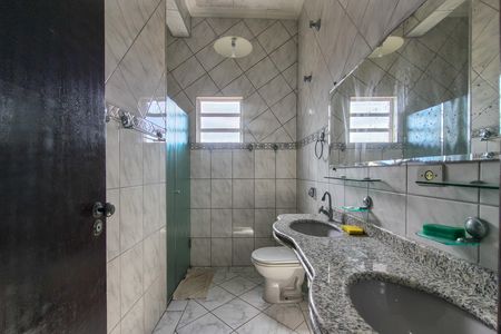 Casa para alugar com 270m², 4 quartos e 4 vagas Casa para alugar com 270m², 4 quartos e 4 vagasBanheiro da Suíte 2