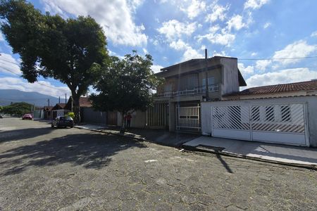Casa para alugar com 270m², 4 quartos e 4 vagas Casa para alugar com 270m², 4 quartos e 4 vagasFachada