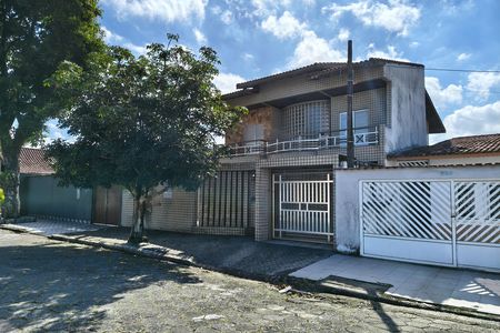 Casa para alugar com 270m², 4 quartos e 4 vagas Casa para alugar com 270m², 4 quartos e 4 vagasFachada