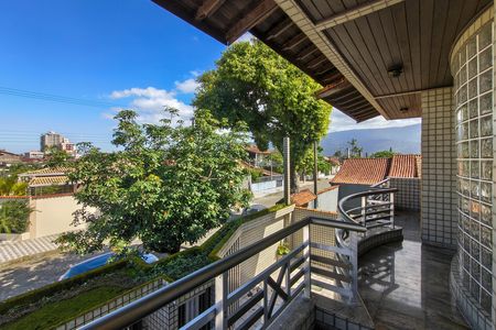 Casa para alugar com 270m², 4 quartos e 4 vagas Casa para alugar com 270m², 4 quartos e 4 vagasSacada