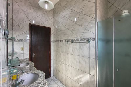 Casa para alugar com 270m², 4 quartos e 4 vagas Casa para alugar com 270m², 4 quartos e 4 vagasBanheiro da Suíte 2