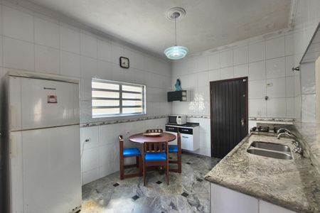 Casa para alugar com 270m², 4 quartos e 4 vagas Casa para alugar com 270m², 4 quartos e 4 vagasCozinha