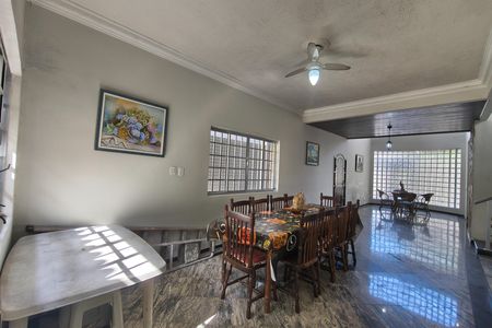 Casa para alugar com 270m², 4 quartos e 4 vagas Casa para alugar com 270m², 4 quartos e 4 vagasSala