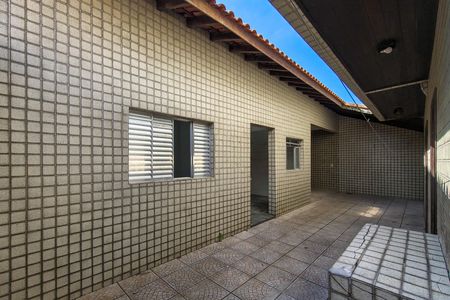Casa para alugar com 270m², 4 quartos e 4 vagas Casa para alugar com 270m², 4 quartos e 4 vagasQuintal