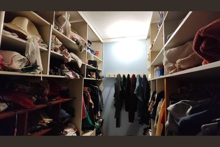 Casa à venda com 350m², 5 quartos e 4 vagasCloset da Suíte