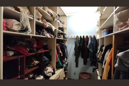 Casa à venda com 350m², 5 quartos e 4 vagasCloset da Suíte