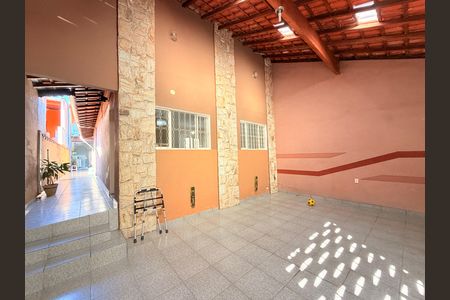Casa à venda com 160m², 3 quartos e 2 vagasGaragem
