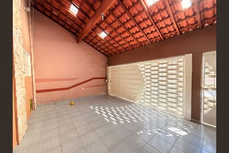 Casa à venda com 160m², 3 quartos e 2 vagasGaragem