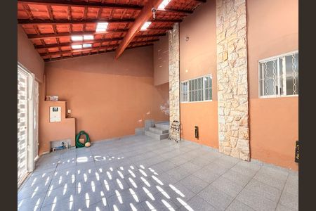 Casa à venda com 160m², 3 quartos e 2 vagasGaragem