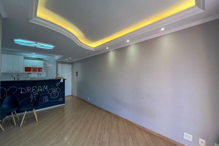 Sala de apartamento para alugar com 3 quartos, 62m² em Parque Bristol, São Paulo