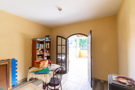 Casa à venda com 120m², 5 quartos e 4 vagas Casa à venda com 120m², 5 quartos e 4 vagasQuarto 3
