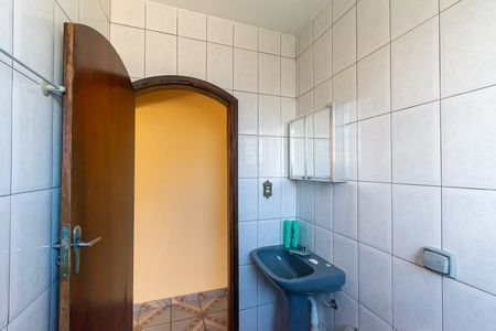 Casa à venda com 120m², 5 quartos e 4 vagas Casa à venda com 120m², 5 quartos e 4 vagasBanheiro 2