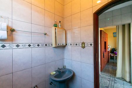 Casa à venda com 120m², 5 quartos e 4 vagas Casa à venda com 120m², 5 quartos e 4 vagasBanheiro 2