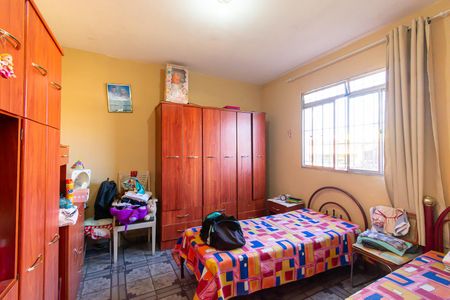 Casa à venda com 120m², 5 quartos e 4 vagas Casa à venda com 120m², 5 quartos e 4 vagasQuarto 1