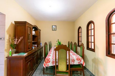 Casa à venda com 120m², 5 quartos e 4 vagas Casa à venda com 120m², 5 quartos e 4 vagasSala de Jantar
