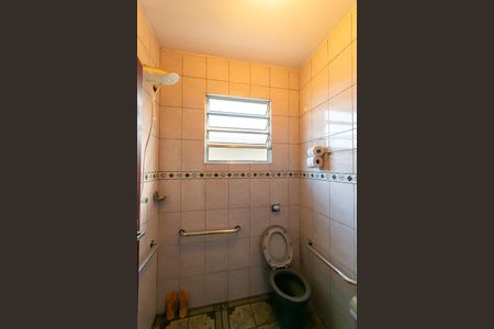 Casa à venda com 120m², 5 quartos e 4 vagas Casa à venda com 120m², 5 quartos e 4 vagasBanheiro 2