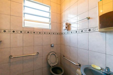Casa à venda com 120m², 5 quartos e 4 vagas Casa à venda com 120m², 5 quartos e 4 vagasBanheiro 2