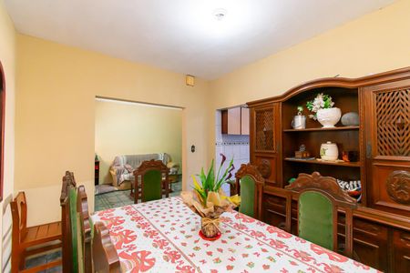 Casa à venda com 120m², 5 quartos e 4 vagas Casa à venda com 120m², 5 quartos e 4 vagasSala de Jantar