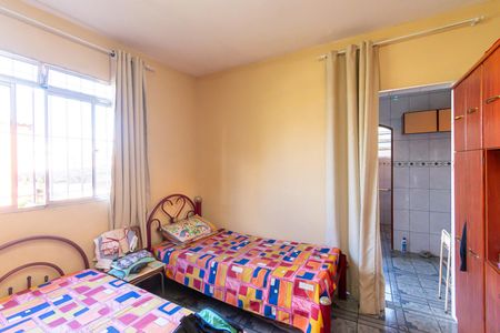 Casa à venda com 120m², 5 quartos e 4 vagas Casa à venda com 120m², 5 quartos e 4 vagasQuarto 1