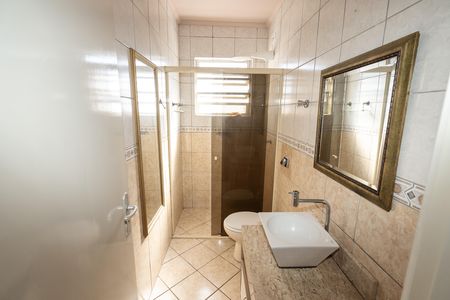 Banheiro de apartamento à venda com 2 quartos, 69m² em Vila Ipiranga, Porto Alegre