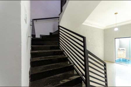 Escada de casa à venda com 3 quartos, 165m² em Jardim Libano, São Paulo