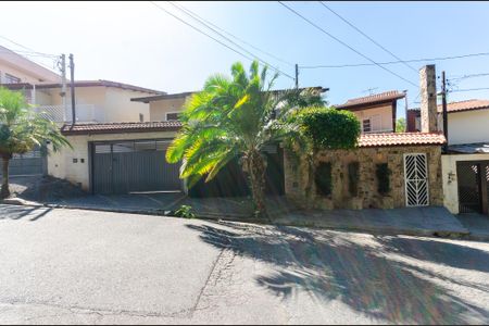 Casa à venda com 165m², 3 quartos e 2 vagas Casa à venda com 165m², 3 quartos e 2 vagasFachada