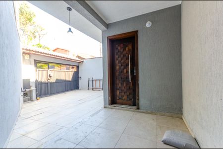Casa à venda com 165m², 3 quartos e 2 vagas Casa à venda com 165m², 3 quartos e 2 vagasEntrada
