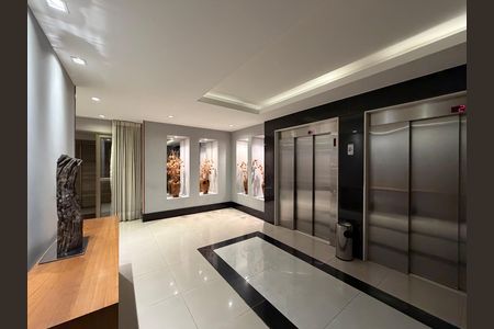 Apartamento à venda com 112m², 3 quartos e 2 vagas Apartamento à venda com 112m², 3 quartos e 2 vagasHall