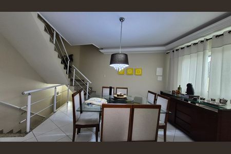 Casa à venda com 151m², 3 quartos e 4 vagas Casa à venda com 151m², 3 quartos e 4 vagasSala
