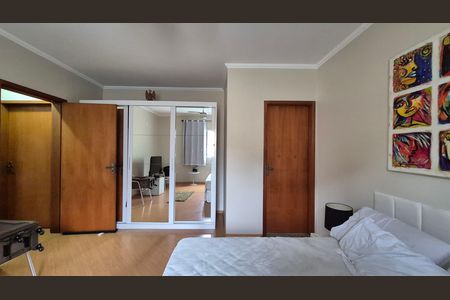 Casa à venda com 151m², 3 quartos e 4 vagas Casa à venda com 151m², 3 quartos e 4 vagasSuíte