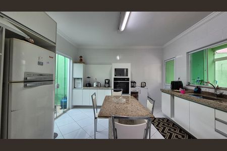 Casa à venda com 151m², 3 quartos e 4 vagas Casa à venda com 151m², 3 quartos e 4 vagasCozinha