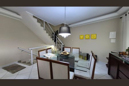 Casa à venda com 151m², 3 quartos e 4 vagas Casa à venda com 151m², 3 quartos e 4 vagasSala